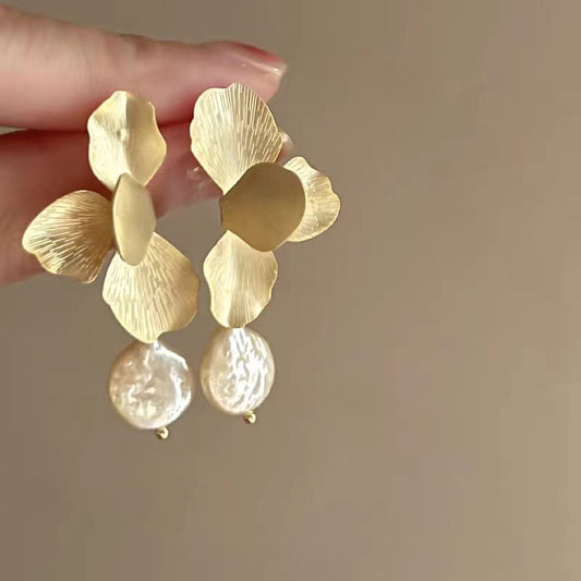 Golden Flower Earrings Fashion Jewelry Eco-friendly Freshwater Pearl Earrings