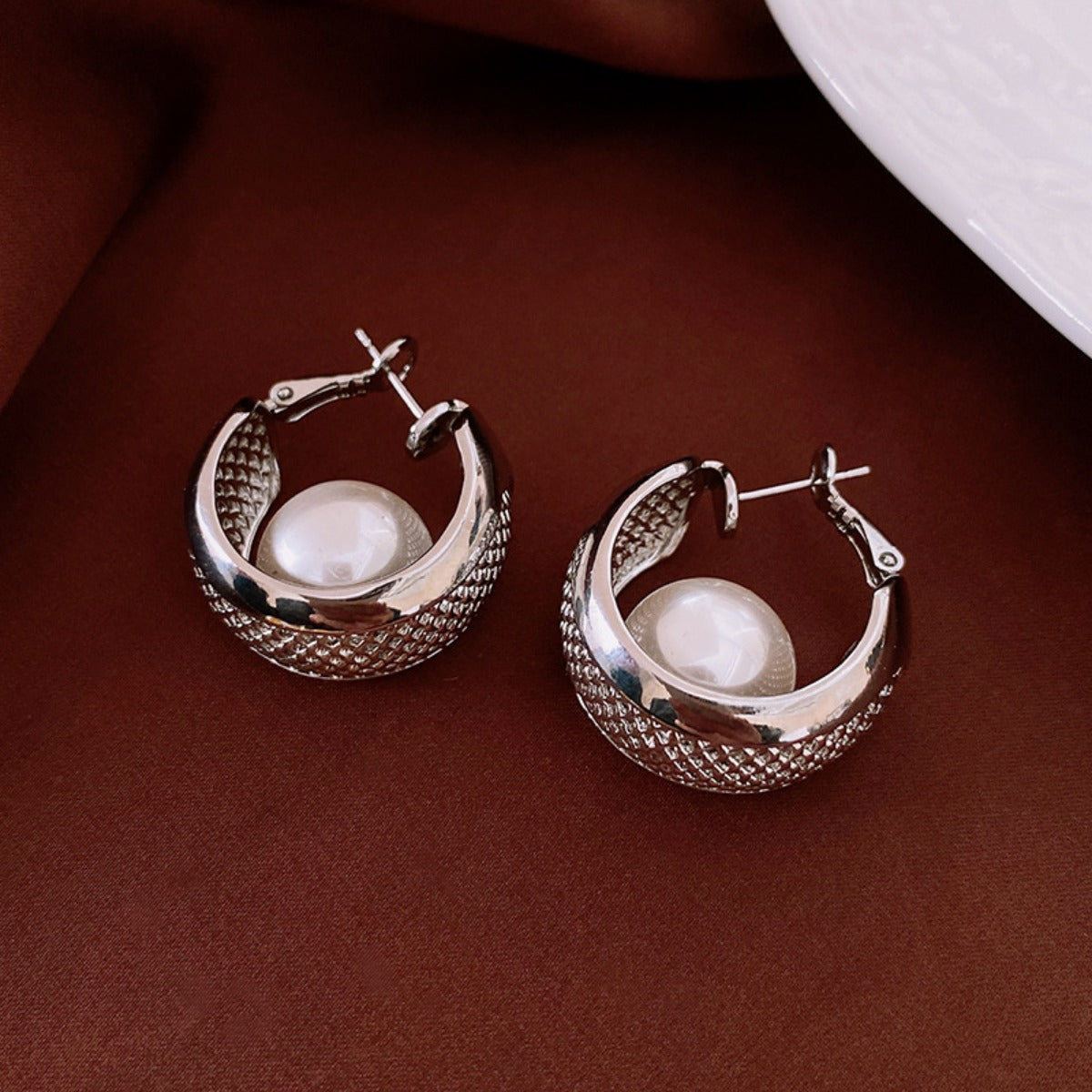 High-end Earrings Classic Women's Jewelry Accessories 18k Real Gold Plated Silver Needle Pearl Earrings Earrings