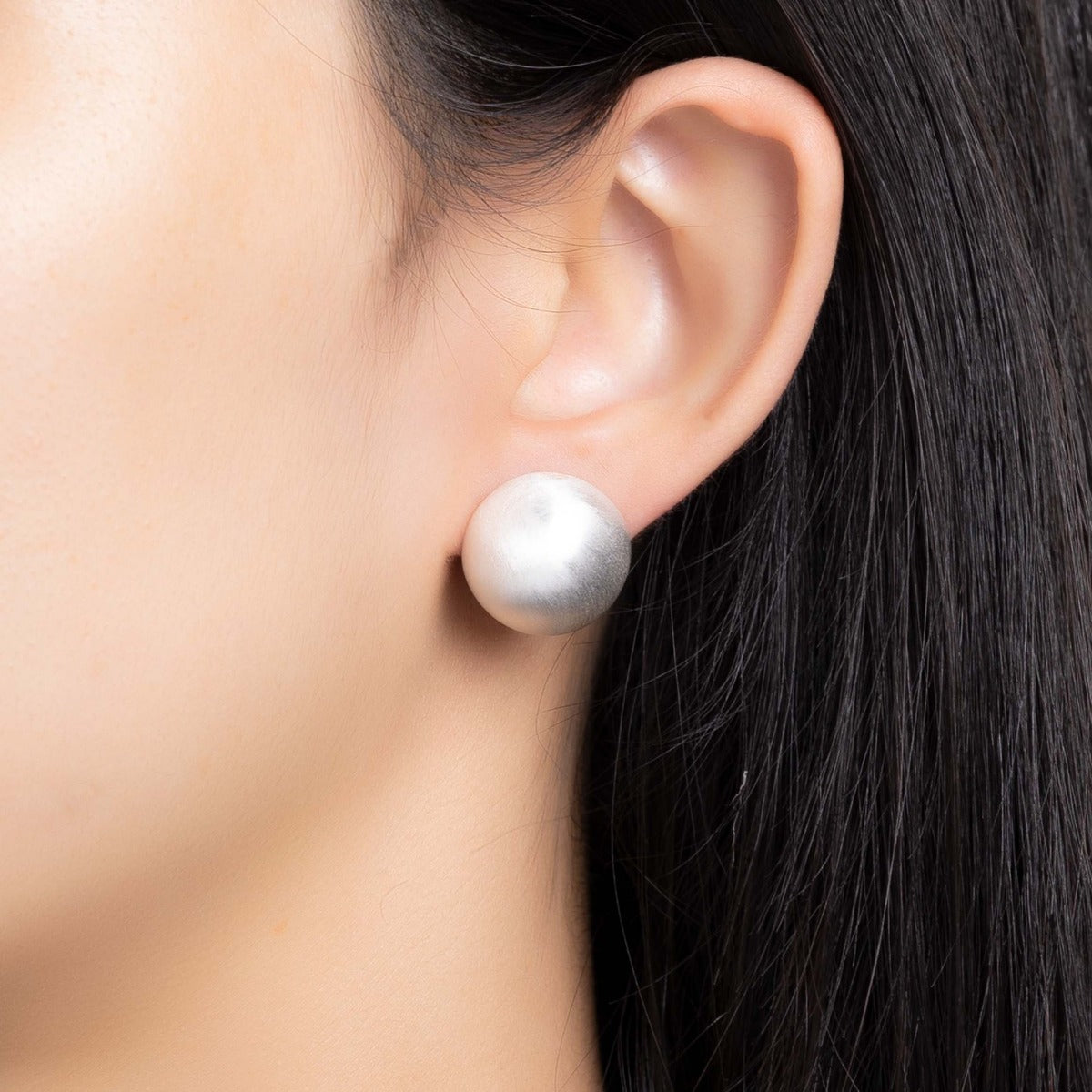 High-end Women's Fashion Accessories New Retro Earrings Simple Design Earrings Brushed Frosted Round Ball Earrings