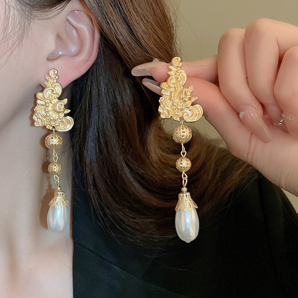 High-End Ladies Earrings: Classic Elegance in Modern Jewelry Design