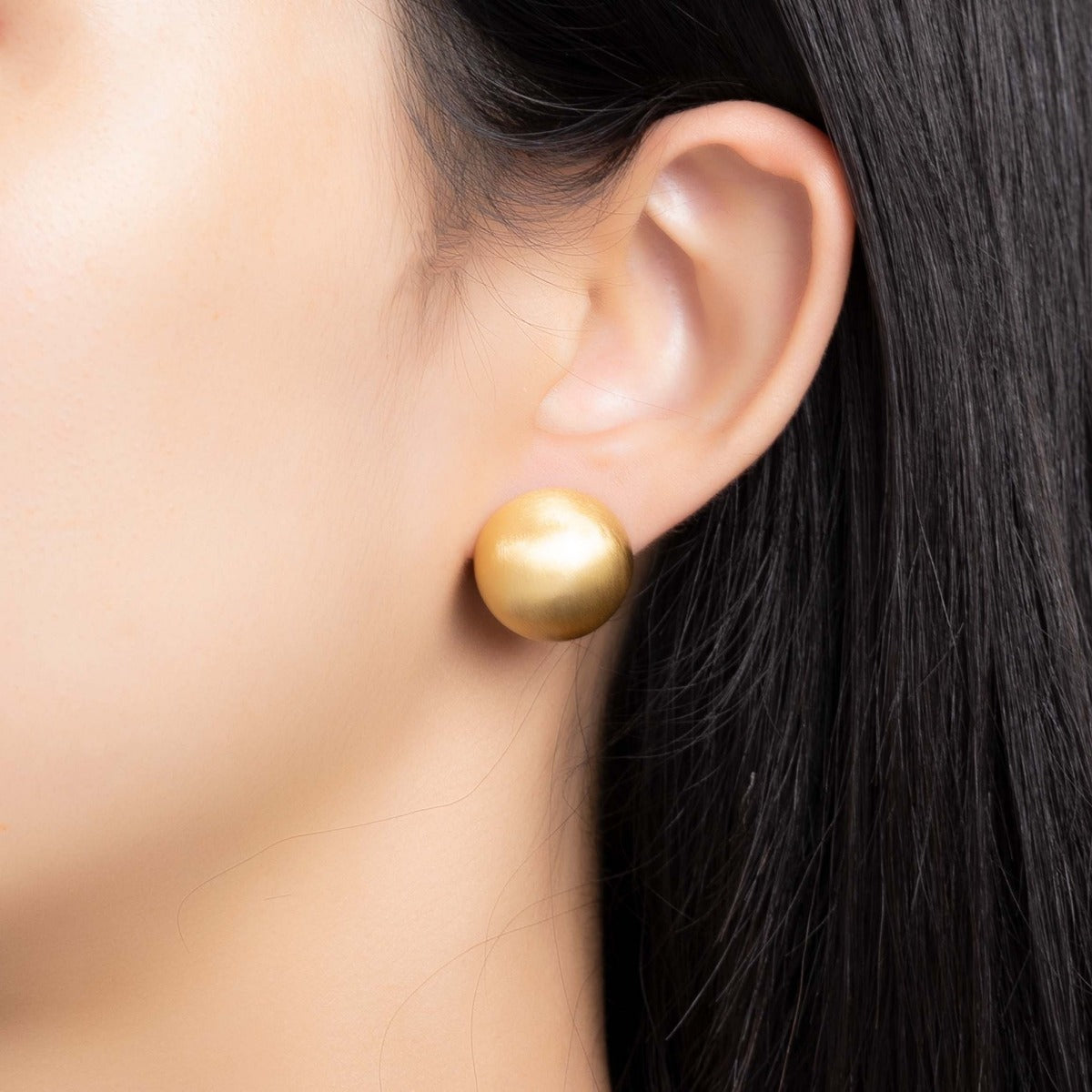 High-end Women's Fashion Accessories New Retro Earrings Simple Design Earrings Brushed Frosted Round Ball Earrings