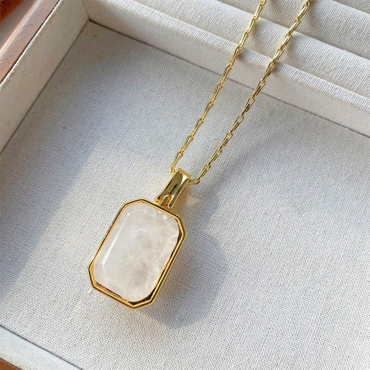 Large Square Natural Crystal Long Necklace Women Luxury Fashion Design Necklace Premium Feeling Personalized Gemstone Sweater Chain