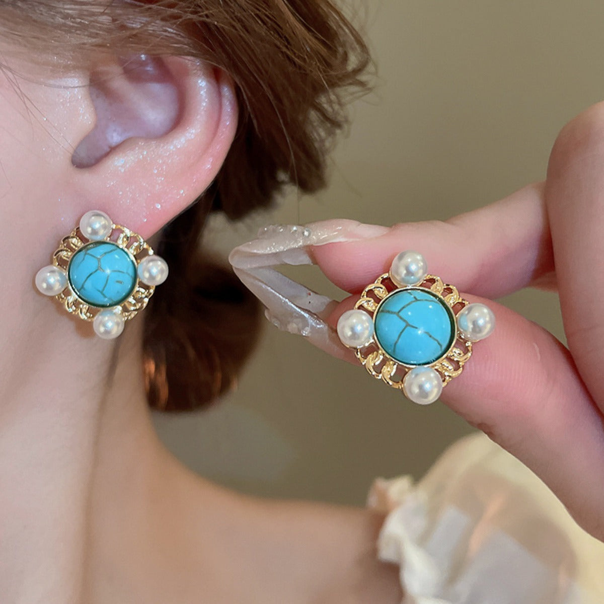 High-End Ladies Earrings: Classic Elegance in Modern Jewelry Design