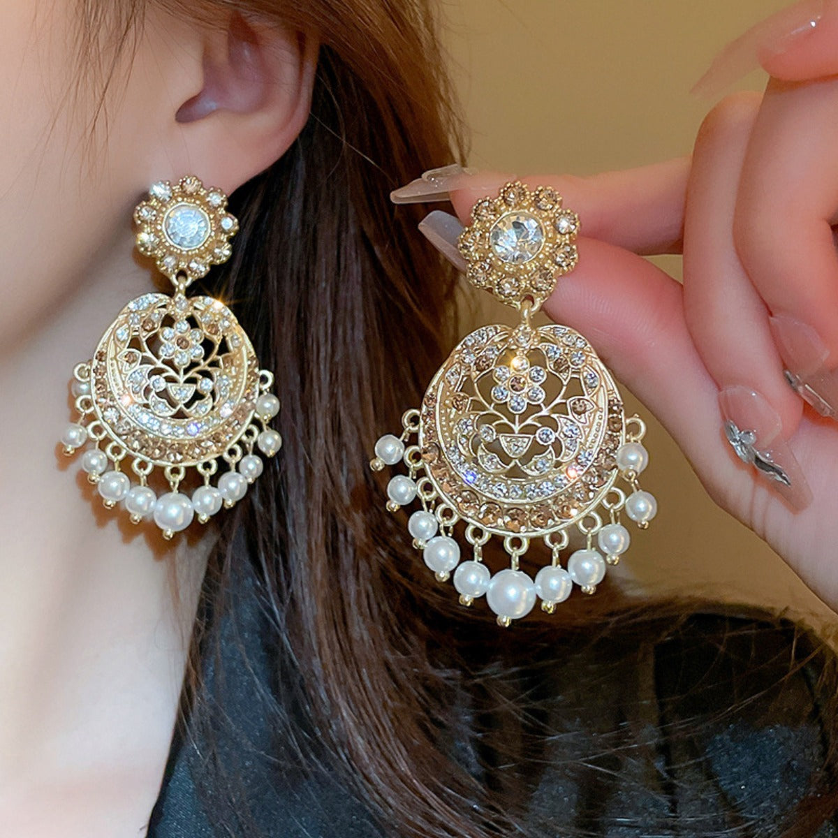 High-End Ladies Earrings: Classic Elegance in Modern Jewelry Design